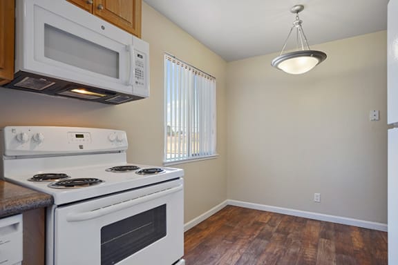 Electric Range In Kitchen Electric Range In Kitchen at Colonial Garden Apartments, San Mateo
