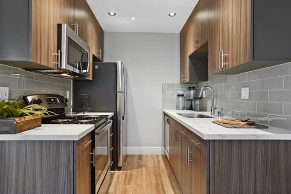 Fully Equipped Kitchen With Ample Storage at Fairmont Apartments, California