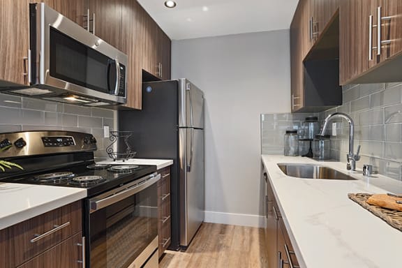 Efficient Appliances In Kitchen at Fairmont Apartments, Pacifica