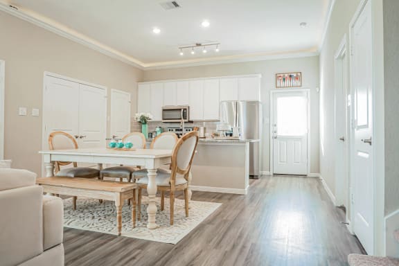Fully Equipped Kitchens And Dining at Lakeside Conroe, Texas