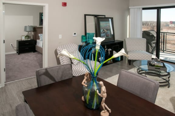 Living interiorat The Axis, Plymouth, 55441