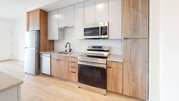 Fully Equipped Kitchen With Modern Appliances at The Mason, St. Paul, 55114