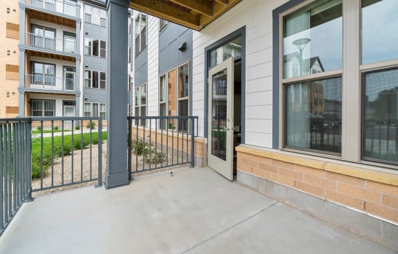 Dominium-Oaks Landing-Patio