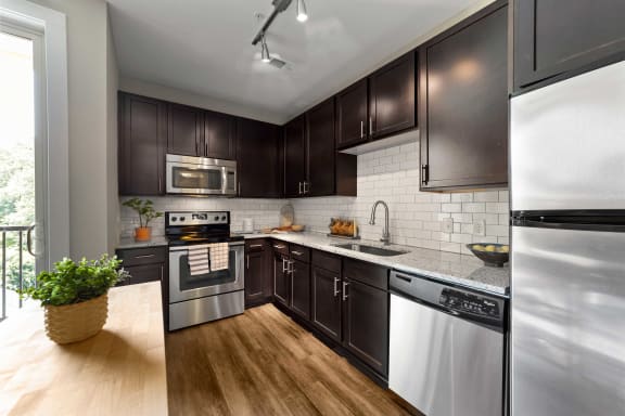 Fully Equipped Kitchen at Mezzo 1 Luxury Apartments, Charlotte