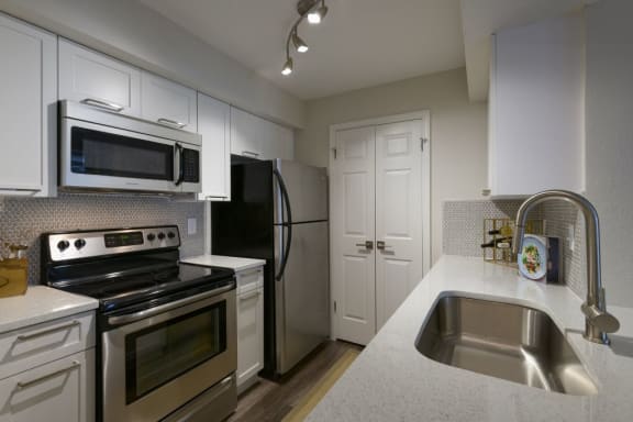 Refrigerator And Kitchen Appliances at The Stratford, Atlanta, GA, 30342