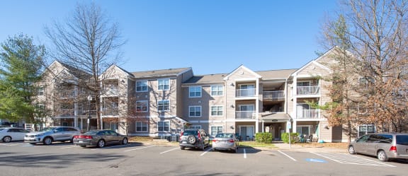 Photos and Video of Riverwoods Apartments in Woodbridge, VA