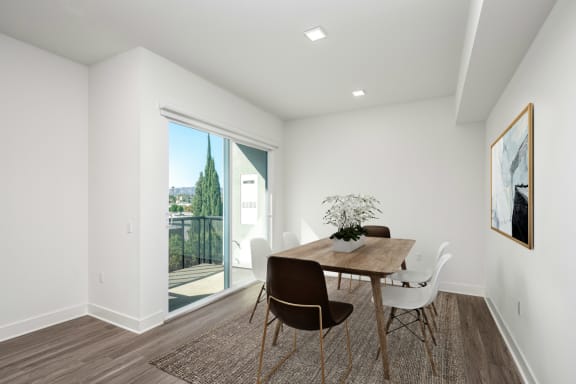 406 04 Dining Room 01 Staged