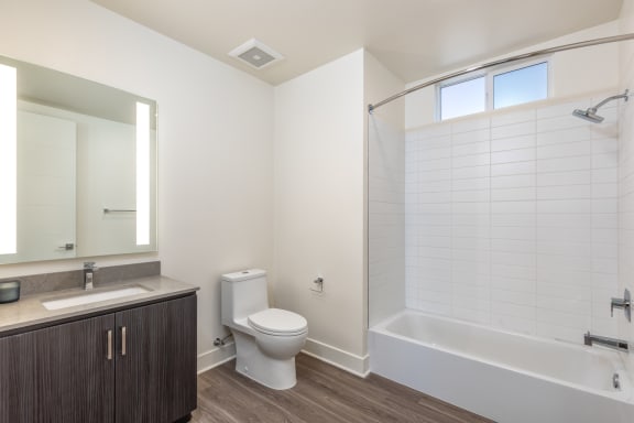 406 23 Bathroom 04