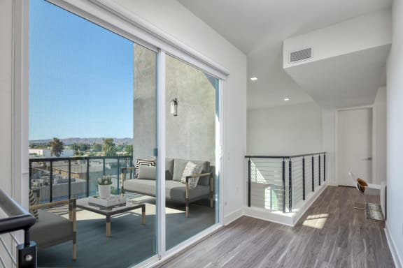 406 28 Loft 04 Staged