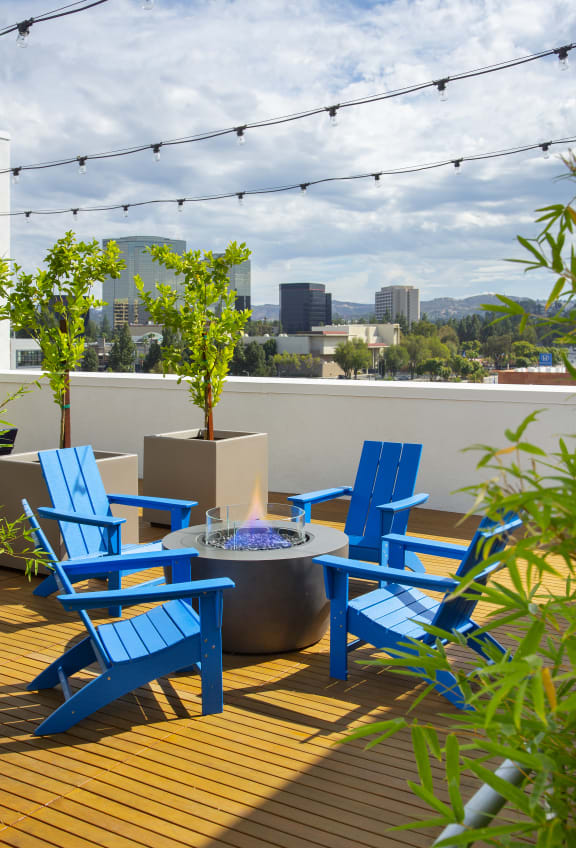 Sunshine The Q Topanga Luxurious Apartments Woodland Hills California Sundeck