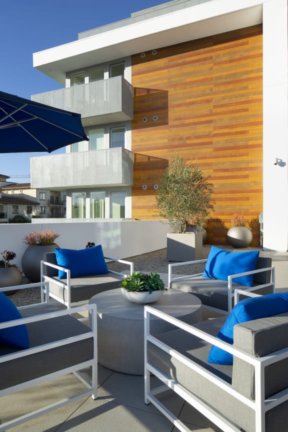 Outdoor Seating - Woodland Hills Apartments outside sitting area the q variel woodland hills ca
