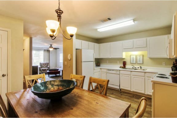 Open Kitchen and Dining Room Area at The Vineyard at Castlewoods Apartment Homes, 39047