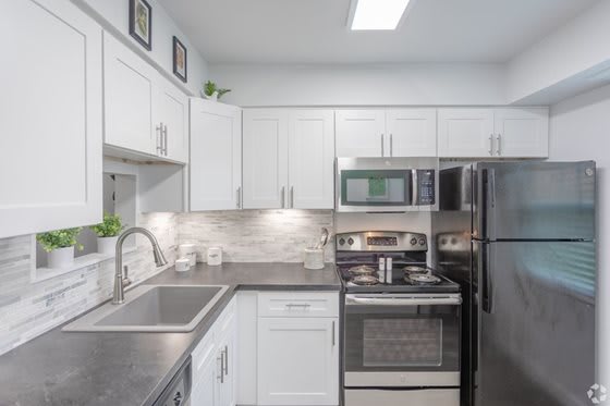 Fully Furnished Kitchen With Stainless Steel Appliances at Galbraith Pointe Apartments and Townhomes*, Ohio