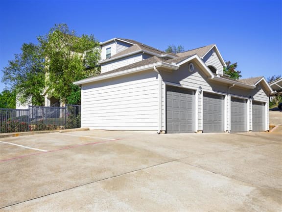 Universally Attached And Detached Garages at Stonebrook, Tyler