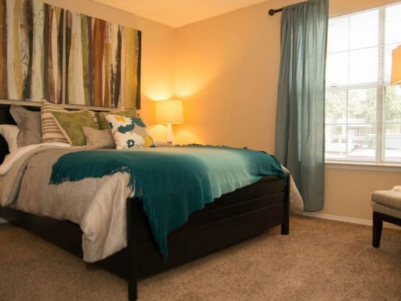 Large Bedrooms with Huge Windows and Natural Sunlight at Riverset Apartments in Mud Island, Memphis, TN