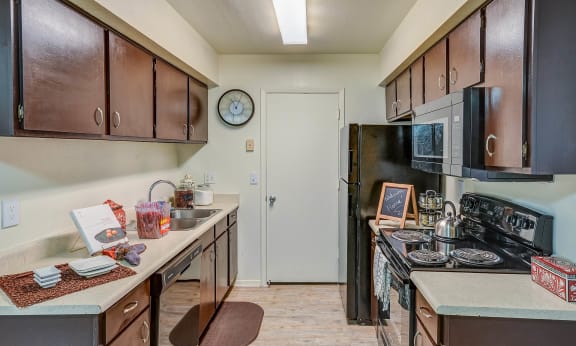 Fully Equipped Kitchen at Monument Ridge Apartments, Arizona