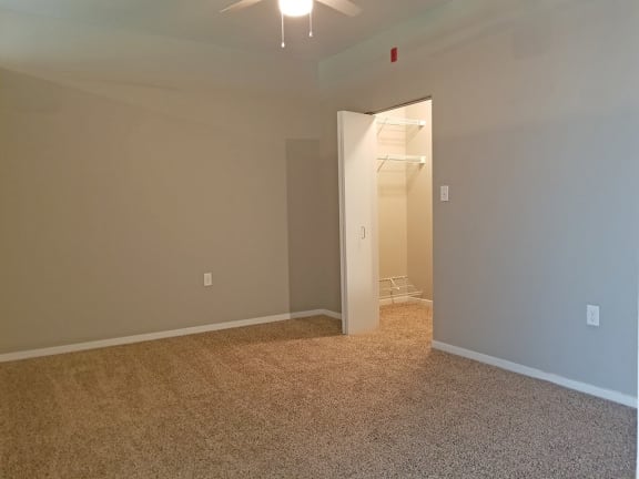 Carpeted Bedroom at 275 on the Park, Missouri, 63108