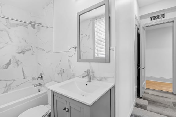 Luxurious Bathroom Luxurious Bathroom at 275 on the Park, Missouri