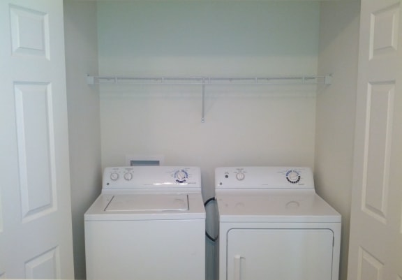 Laundry systems at hawthorne apartments indiana