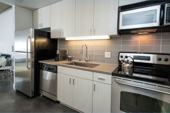 800J Lofts Apartment Kitchen