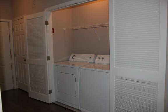 Apartments near National Harbor with Washer/Dryer, 4300 Telfair Blvd, Camp Springs, MD 20746