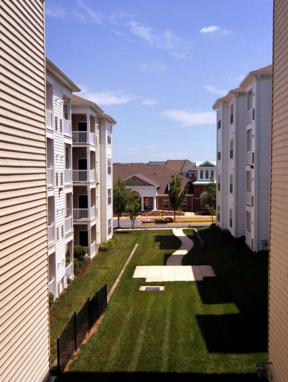 Apartment with View near Metro to DC, Joint Base Andrews, and National Harbor- MetroPlace at Town Center