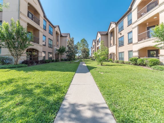 green space Parkway Senior Apartments in Pasadena TX