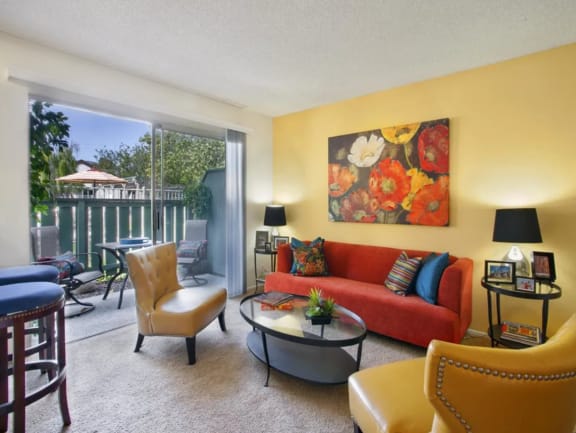 Living room decor at Pacific Oaks, Goleta, 93117