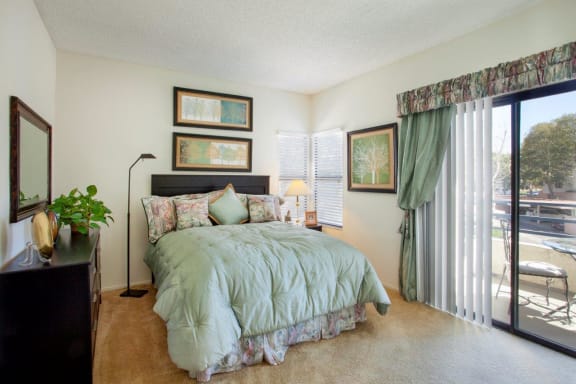 Live In Cozy Bedrooms at Cypress Point, Ventura, CA, 93003