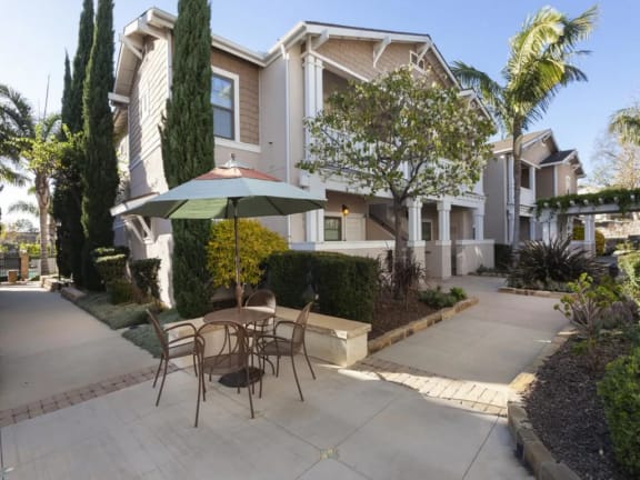 Amenities at Ralston Courtyards, Ventura