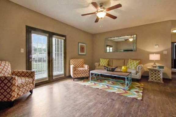 Open Living Room Space at Highpointe at Crossgates Apartment Homes, Brandon, MS, 39042