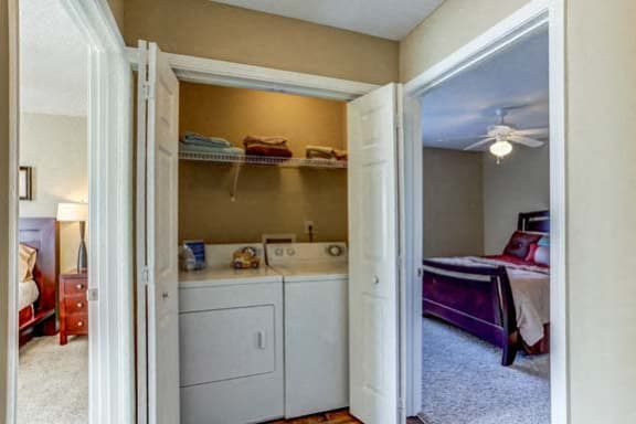Laundry Room at The Vineyard of Olive Branch Apartment Homes, Mississippi, 38654