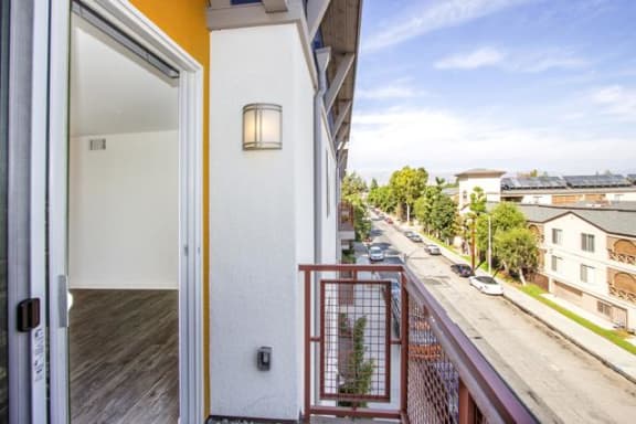 CA_CANOGAPARK_AZURE_p0458539_5_05_1_PhotoGallery