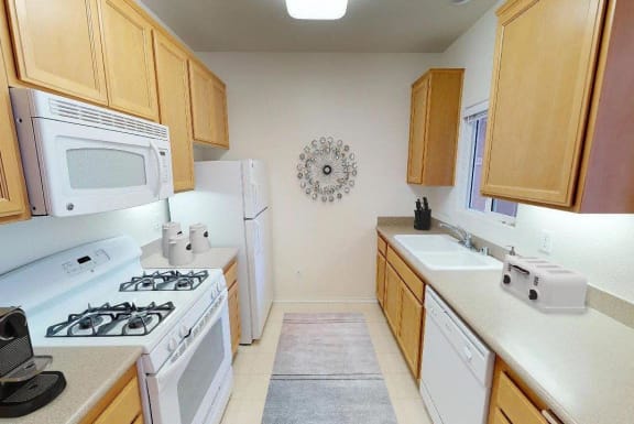 Efficient Appliances In Kitchen at Knollwood Meadows Apartments, Santa Maria