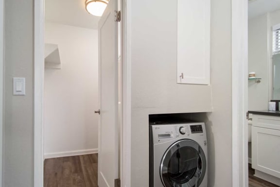 Modern Laundry Room at Los Robles Apartments, Pasadena, CA, 91101