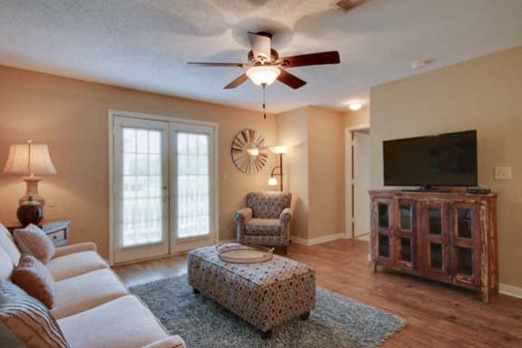 Spacious Living Room at The Colony Apartment Homes, Columbus, Mississippi