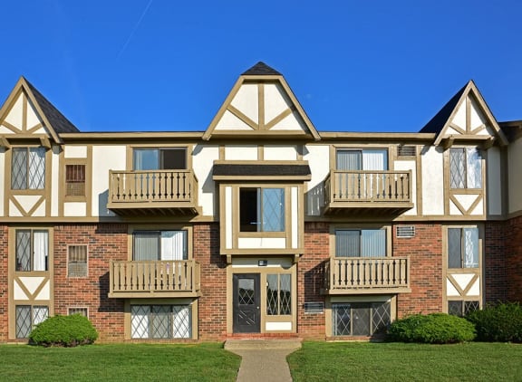 Various floor plan layouts at Perry Place Apartments in Grand Blanc, Michigan