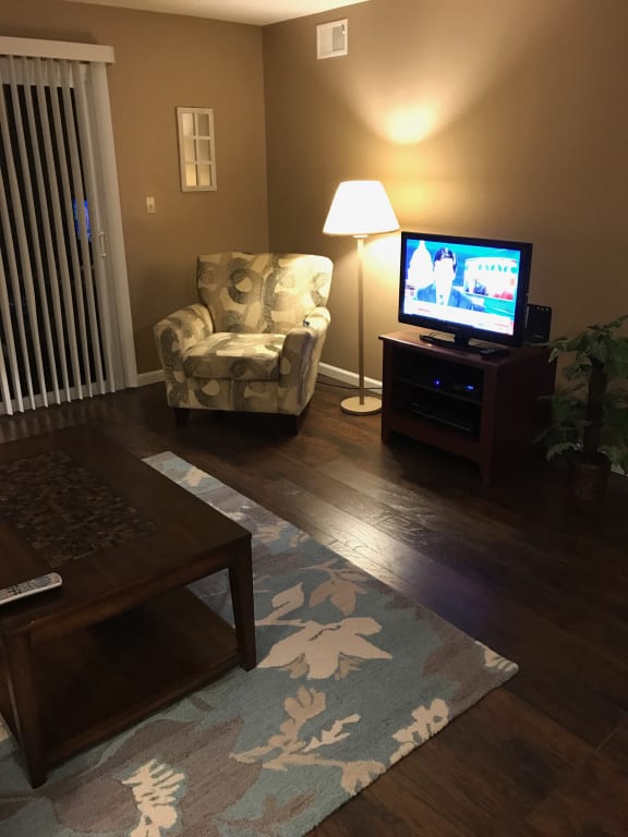 Wood Floor Living Room at Candlewyck Apartments, Kalamazoo, MI, 49001