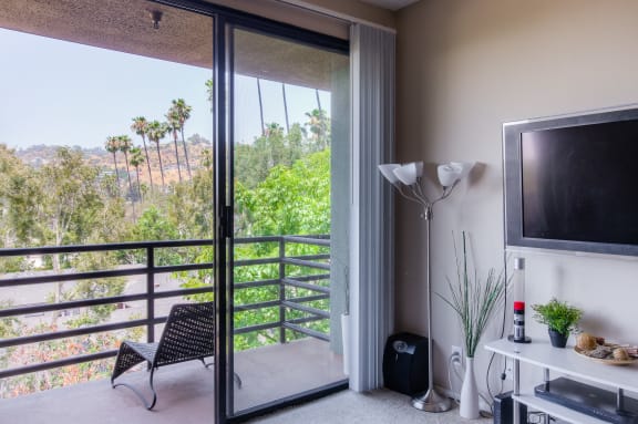 Spacious Balcony Cum Living Room View at Hollywood Vista, Hollywood
