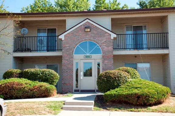 Elegant Exterior View Of Property at Creekside Square Apartments, Indiana, 46254