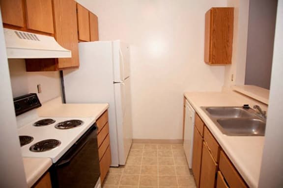 Upscale Stainless Steel Appliances at Creekside Square Apartments, Indiana, 46254