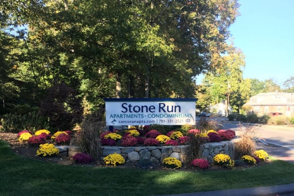 Welcome Sign to Stone Run
