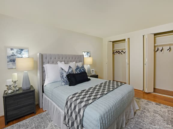 Hyde Park has huge bedrooms with matching large closets