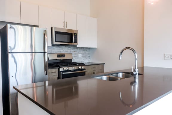 Modern Kitchens at Reside on Green Street Apartments, 504 N Green St, 60642