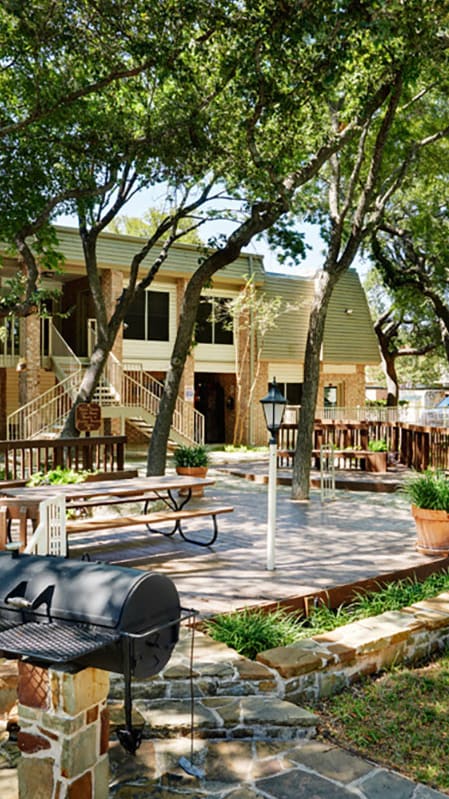 Courtyard at Le Montreaux Apartments, Austin TX 78759