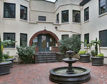 Mississippi Court Apartments