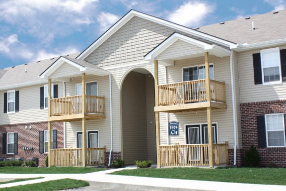 Front side at Brookfield Village Apartments, Ohio, 43123