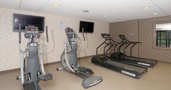 Fitness Center With Updated Equipment at Ridgewood Park Apartments, Ohio, 44130