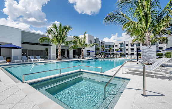 Resort-Style Pool and Spa at Marquee Square Apartments in Seminole Heights Tampa FL