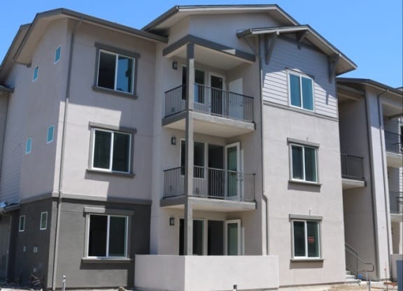 Exterior image of apartment building at Arrive Vacaville